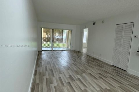 Condominio en venta en Coral Springs, Florida, 2 dormitorios, 96.99 m2 № 1996501 - foto 5