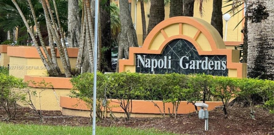 Condominio en Coral Springs, Florida, 2 dormitorios № 1996501