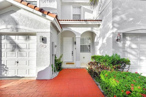 Townhouse in Miami, Florida 3 bedrooms, 161.93 sq.m. № 2037859 - photo 3