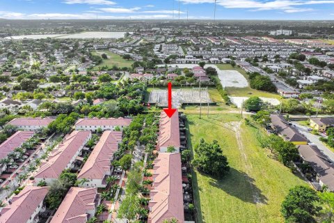 Townhouse in Miami, Florida 3 bedrooms, 161.93 sq.m. № 2037859 - photo 19