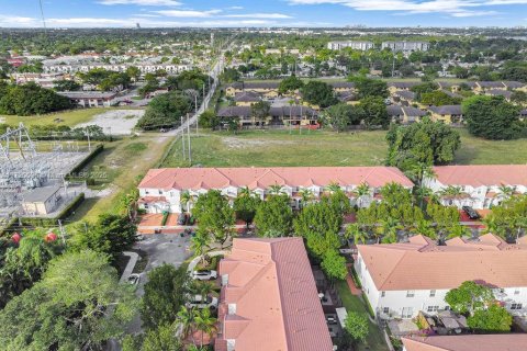 Townhouse in Miami, Florida 3 bedrooms, 161.93 sq.m. № 2037859 - photo 26