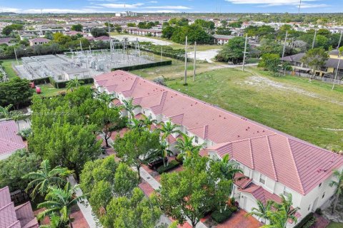 Townhouse in Miami, Florida 3 bedrooms, 161.93 sq.m. № 2037859 - photo 29
