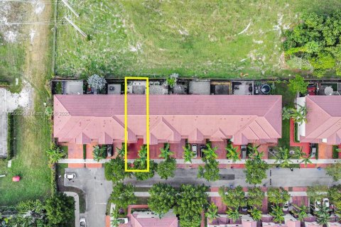 Townhouse in Miami, Florida 3 bedrooms, 161.93 sq.m. № 2037859 - photo 12