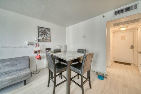 Купить кондоминиум в Санни-Айлс-Бич, Флорида 38.09м2, № 2018957 - фото 7