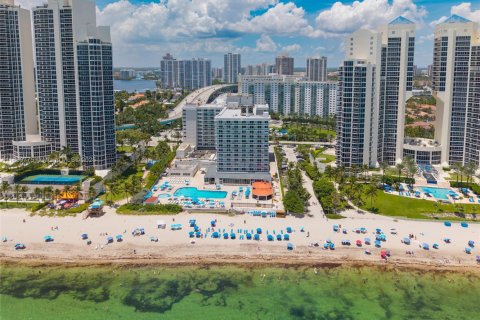 Студия в кондо в Санни-Айлс-Бич, Флорида № 2018957