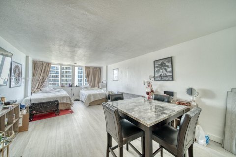 Купить кондоминиум в Санни-Айлс-Бич, Флорида 38.09м2, № 2018957 - фото 12