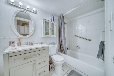 Купить кондоминиум в Санни-Айлс-Бич, Флорида 38.09м2, № 2018957 - фото 13