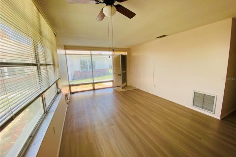 Condominio en alquiler en Holiday, Florida, 2 dormitorios, 76.64 m2 № 1866077 - foto 7