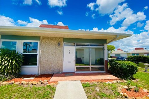 Condominio en alquiler en Holiday, Florida, 2 dormitorios, 76.64 m2 № 1866077 - foto 1