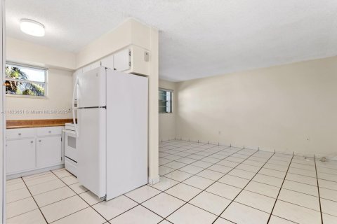 Condo in Miami, Florida, 1 bedroom  № 1938238 - photo 7