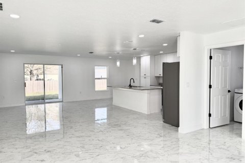 Villa ou maison à vendre à Palm Bay, Floride: 4 chambres, 167.87 m2 № 2089487 - photo 3