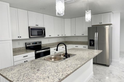 Villa ou maison à vendre à Palm Bay, Floride: 4 chambres, 167.87 m2 № 2089487 - photo 19