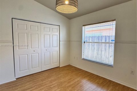 Villa ou maison à louer à Homestead, Floride: 3 chambres, 124.12 m2 № 2046144 - photo 3