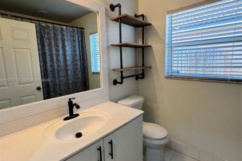 Villa ou maison à louer à Homestead, Floride: 3 chambres, 124.12 m2 № 2046144 - photo 4