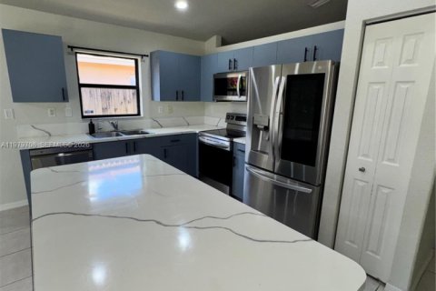 Villa ou maison à louer à Homestead, Floride: 3 chambres, 124.12 m2 № 2046144 - photo 13