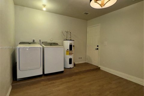 Villa ou maison à louer à Homestead, Floride: 3 chambres, 124.12 m2 № 2046144 - photo 6