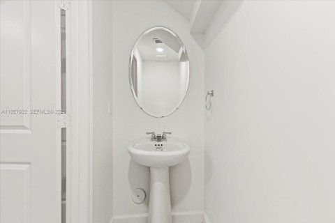 Снять в аренду таунхаус в Хомстед, Флорида 3 спальни, 133.97м2, № 2028417 - фото 11