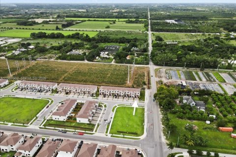 Снять в аренду таунхаус в Хомстед, Флорида 3 спальни, 133.97м2, № 2028417 - фото 16