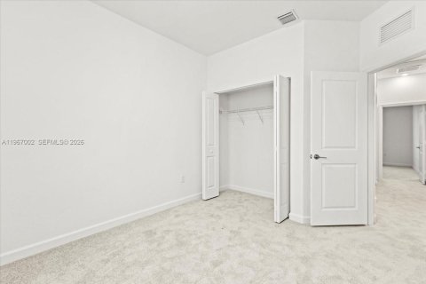 Снять в аренду таунхаус в Хомстед, Флорида 3 спальни, 133.97м2, № 2028417 - фото 21