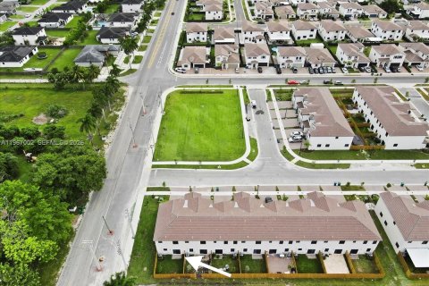 Снять в аренду таунхаус в Хомстед, Флорида 3 спальни, 133.97м2, № 2028417 - фото 18