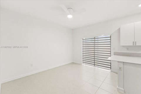 Снять в аренду таунхаус в Хомстед, Флорида 3 спальни, 133.97м2, № 2028417 - фото 7