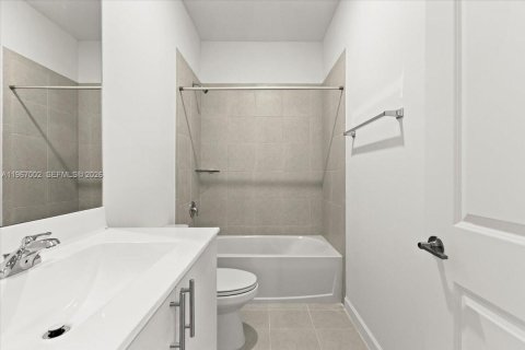 Снять в аренду таунхаус в Хомстед, Флорида 3 спальни, 133.97м2, № 2028417 - фото 30