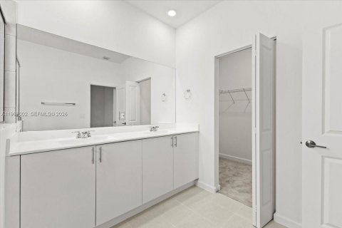 Снять в аренду таунхаус в Хомстед, Флорида 3 спальни, 133.97м2, № 2028417 - фото 25