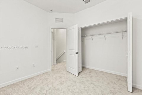 Снять в аренду таунхаус в Хомстед, Флорида 3 спальни, 133.97м2, № 2028417 - фото 27