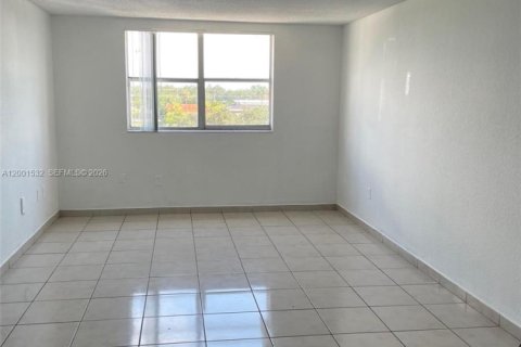 Condo in Hialeah, Florida, 1 bedroom  № 2067662 - photo 4