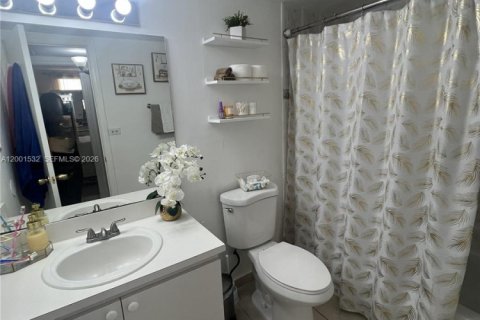 Condo in Hialeah, Florida, 1 bedroom  № 2067662 - photo 7