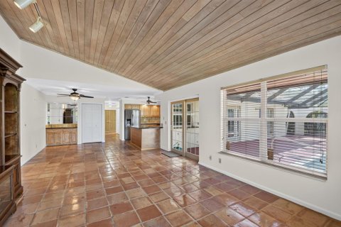 House in Boynton Beach, Florida 3 bedrooms, 209.4 sq.m. № 2243428 - photo 24
