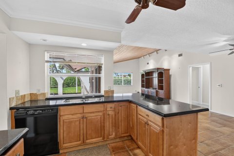 House in Boynton Beach, Florida 3 bedrooms, 209.4 sq.m. № 2243428 - photo 18