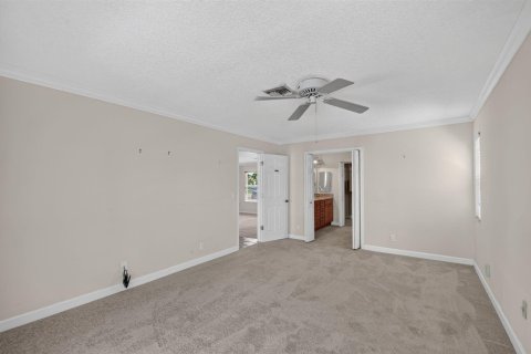 House in Boynton Beach, Florida 3 bedrooms, 209.4 sq.m. № 2243428 - photo 28