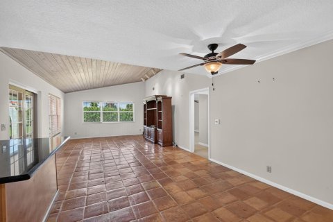 House in Boynton Beach, Florida 3 bedrooms, 209.4 sq.m. № 2243428 - photo 19