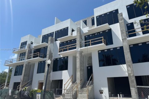 Townhouse in Miami Beach, Florida 4 bedrooms, 257.34 sq.m. № 1934954 - photo 2