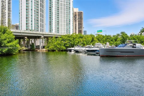 Condominio en venta en Aventura, Florida, 3 dormitorios, 142.7 m2 № 1878866 - foto 26