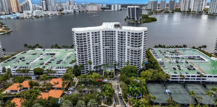 Condominio en Aventura, Florida, 3 dormitorios  № 1878866
