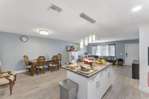 Propiedad comercial en venta en West Palm Beach, Florida, 209.03 m2 № 2270649 - foto 4