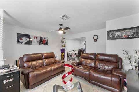 Propiedad comercial en venta en West Palm Beach, Florida, 209.03 m2 № 2270649 - foto 25