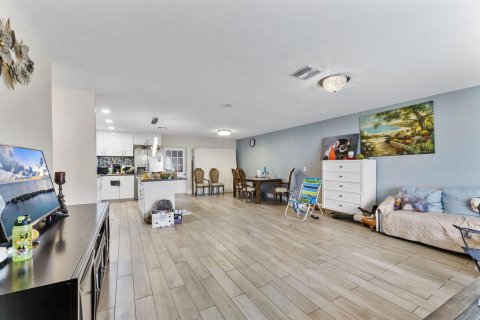 Propiedad comercial en venta en West Palm Beach, Florida, 209.03 m2 № 2270649 - foto 7