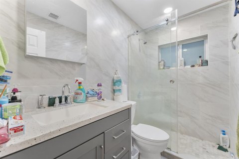 Propiedad comercial en venta en West Palm Beach, Florida, 209.03 m2 № 2270649 - foto 13