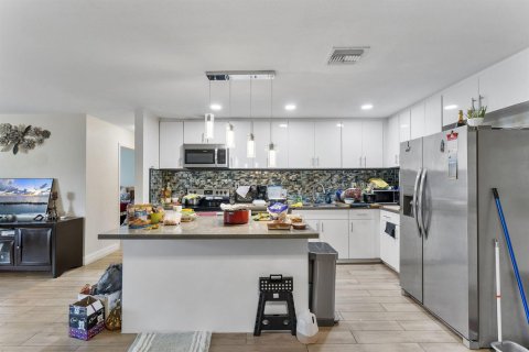 Propiedad comercial en venta en West Palm Beach, Florida, 209.03 m2 № 2270649 - foto 3