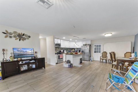 Propiedad comercial en venta en West Palm Beach, Florida, 209.03 m2 № 2270649 - foto 6