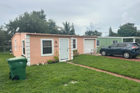 Купить виллу или дом в Опа-Локка, Флорида 2 спальни, 72.84м2, № 1898107 - фото 3