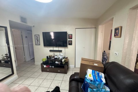 Купить виллу или дом в Опа-Локка, Флорида 2 спальни, 72.84м2, № 1898107 - фото 5