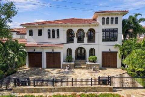 House in Tampa, Florida 5 bedrooms, 727.24 sq.m. № 2396643 - photo 14