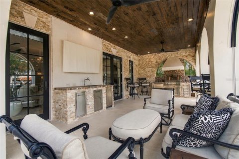 House in Tampa, Florida 5 bedrooms, 727.24 sq.m. № 2396643 - photo 10