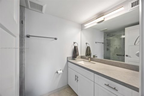 Copropriété à vendre à Hallandale Beach, Floride: 2 chambres, 135.17 m2 № 1978537 - photo 16