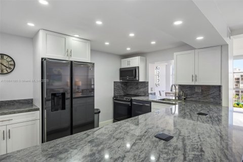 Copropriété à vendre à Hallandale Beach, Floride: 2 chambres, 135.17 m2 № 1978537 - photo 5