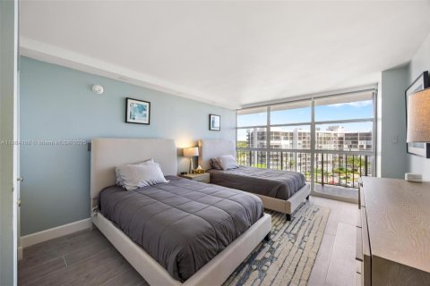 Copropriété à vendre à Hallandale Beach, Floride: 2 chambres, 135.17 m2 № 1978537 - photo 14